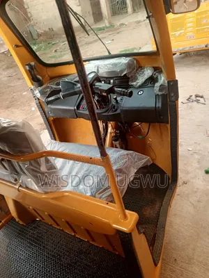 TVS King Deluxe Plus iTouch Start 2021 Yellow