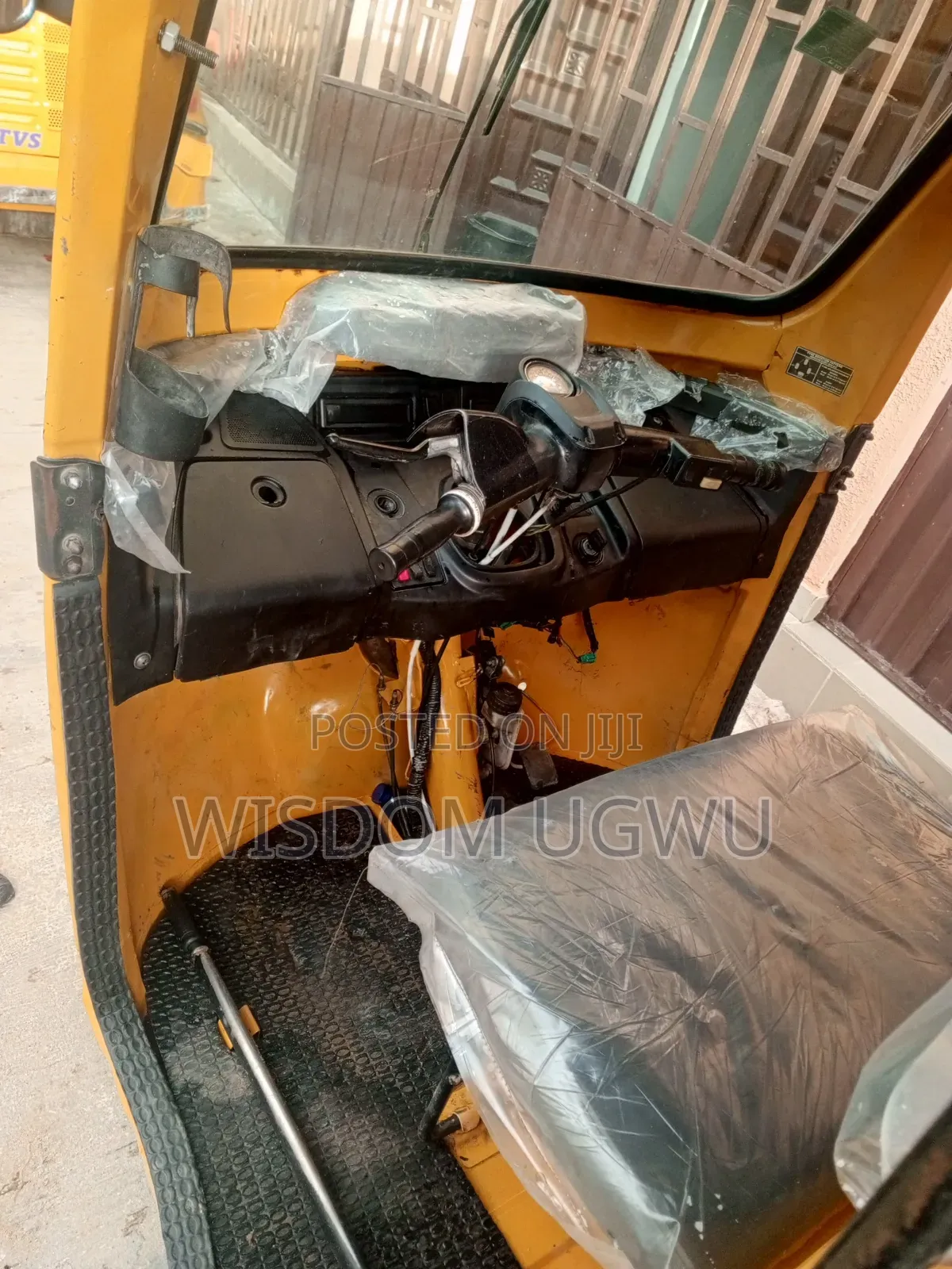 TVS King Deluxe Plus iTouch Start 2021 Yellow