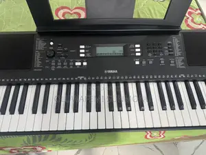 Yahama Keyboard Piano PSR -E373, Open Box
