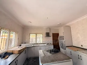 5bdrm House in Banana Island for rent