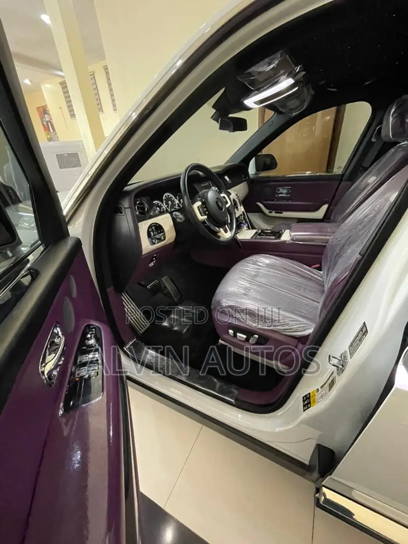 Rolls-Royce Cullinan Base 2022 White