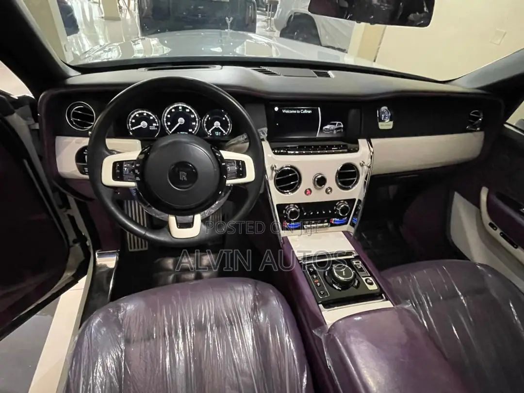 Rolls-Royce Cullinan Base 2022 White