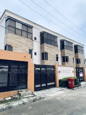 4bdrm Townhouse / Terrace in Ikota for rent