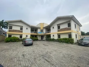 3bdrm Apartment in Lekki Phase 1 for rent