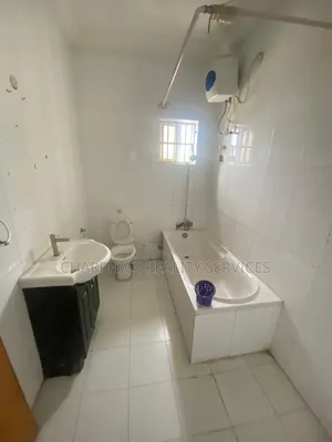 3bdrm Apartment in Lekki Phase 1 for rent