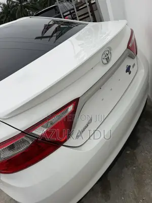 Toyota Camry SE 4dr Sedan (2.5L 4cyl 6A) 2016 White