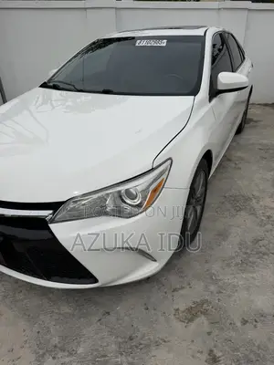 Toyota Camry SE 4dr Sedan (2.5L 4cyl 6A) 2016 White