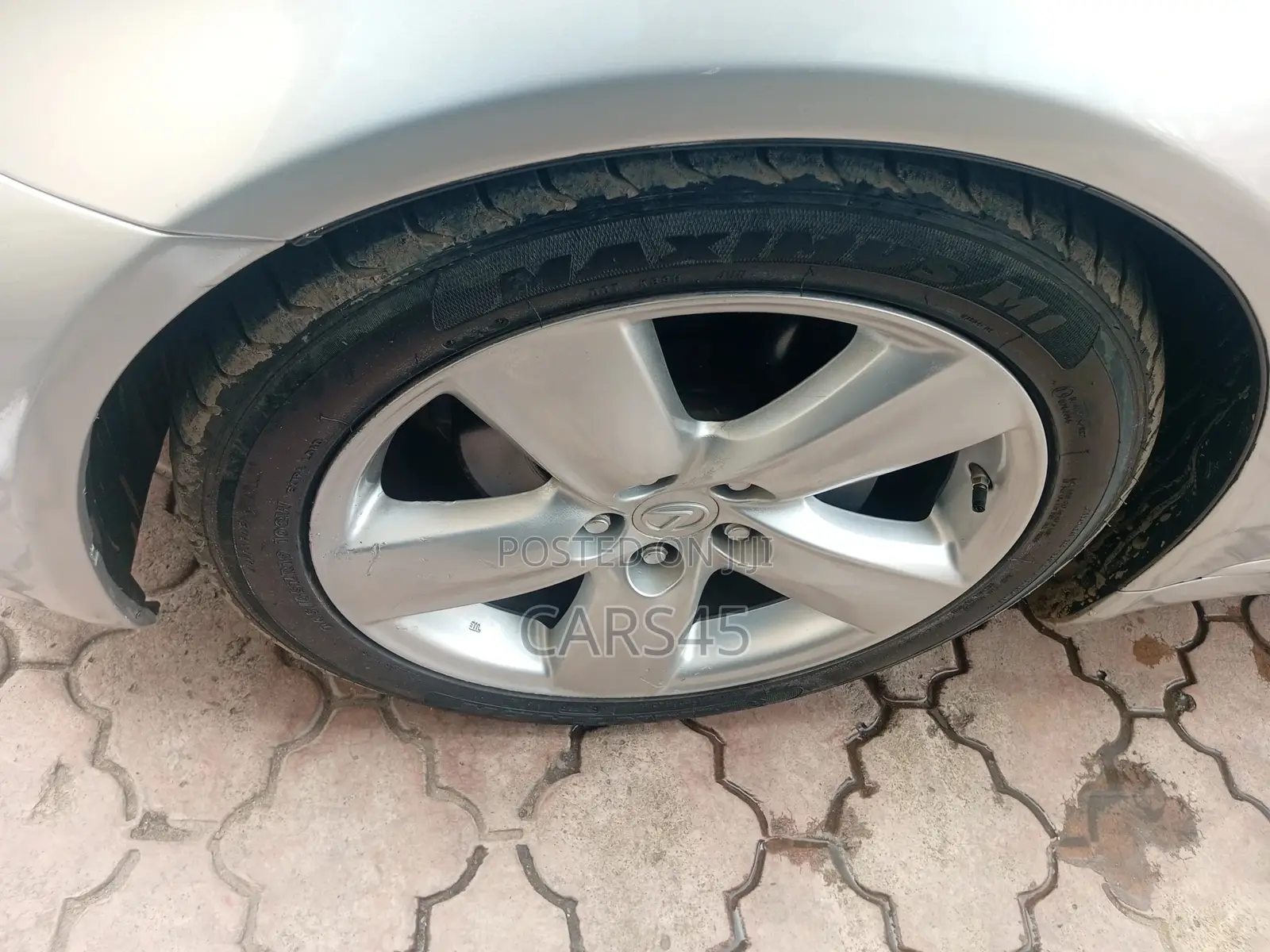 Lexus LS 2010 Silver