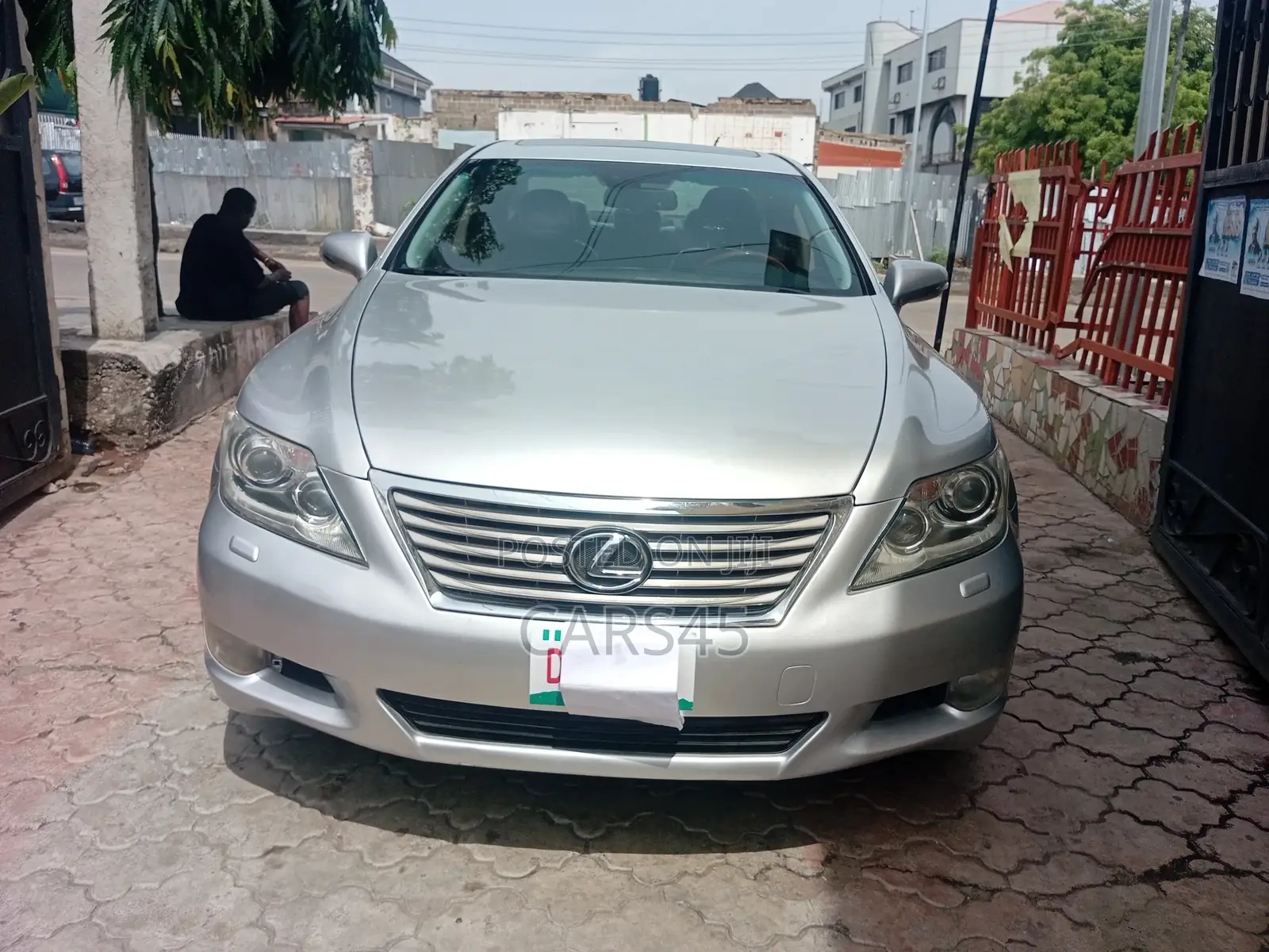 Lexus LS 2010 Silver