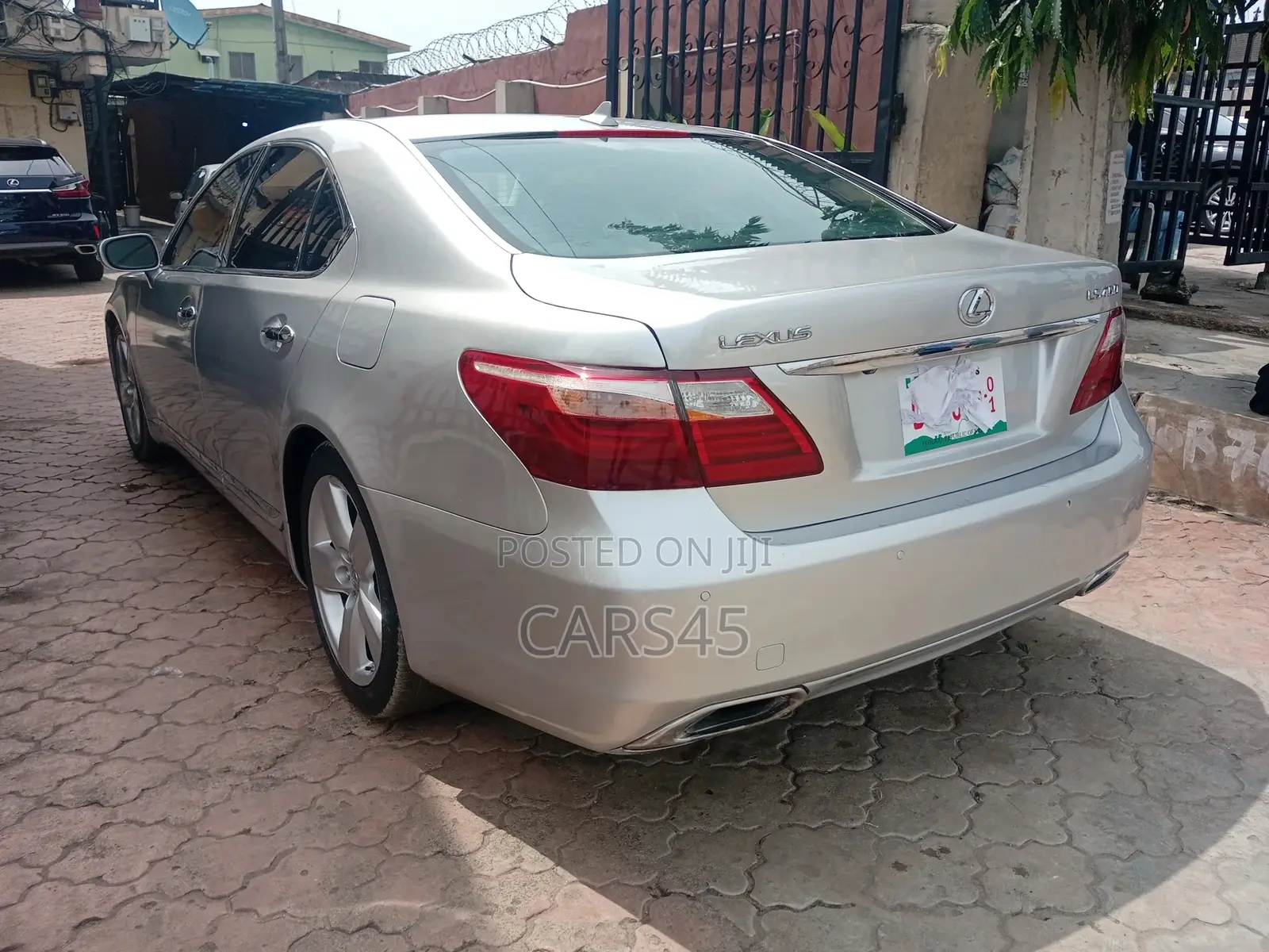 Lexus LS 2010 Silver