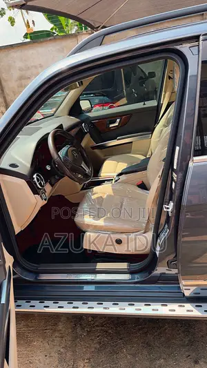 Mercedes-Benz GLK-Class Base GLK 350 4dr AWD 4MATIC (3.5L 6cyl 7A) 2015