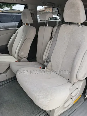 Toyota Sienna LE FWD 8-Passenger 2013 Silver