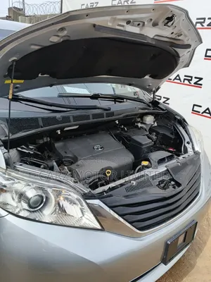 Toyota Sienna LE FWD 8-Passenger 2013 Silver