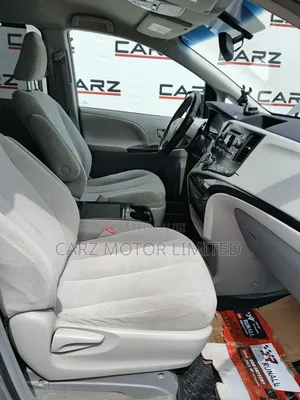 Toyota Sienna LE FWD 8-Passenger 2013 Silver