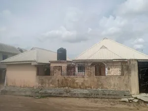 5bdrm House in Oko Afo for sale
