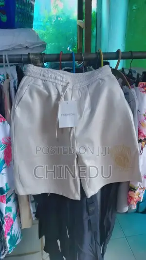 Yuenr Graphic Shorts