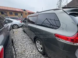 Toyota Sienna 2011 Green