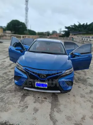 Toyota Camry 2018 Blue