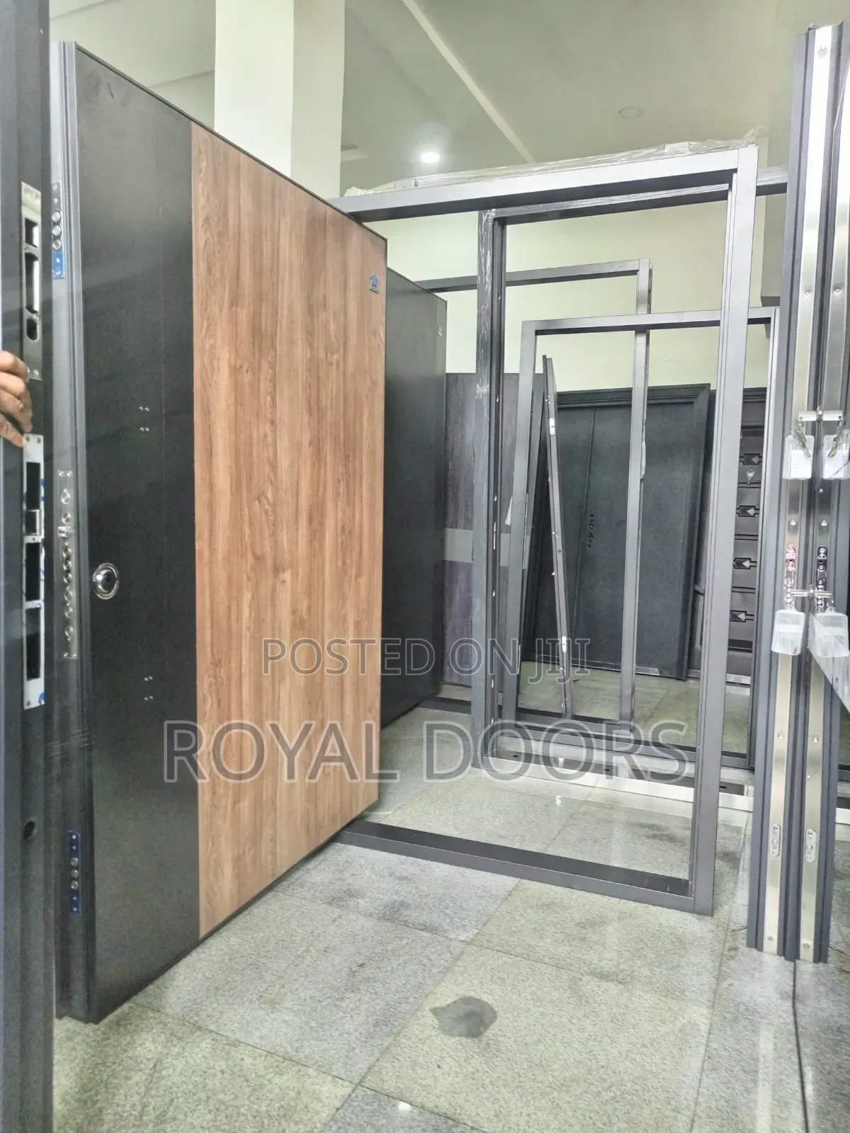 Pivot Casta Door