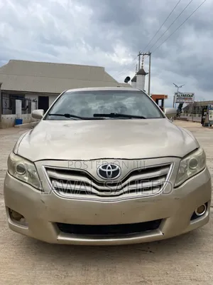 Toyota Camry XLE 4dr Sedan (2.5L 4cyl 6AM) 2010 Gold