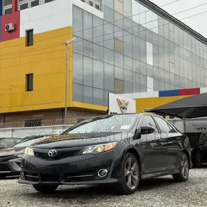 Toyota Camry SE 2024 Black