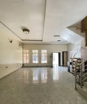 4bdrm Duplex in Chevron for rent