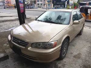 Toyota Camry CE 4dr Sedan (2.2L 4cyl 5M) 2001 Gold