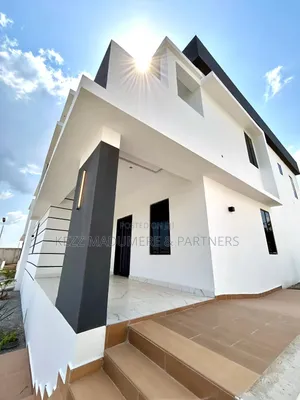 4bdrm Duplex in Hilltop Estate New for sale