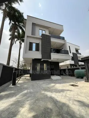 4bdrm House in Omole Phase1 Ikeja for sale