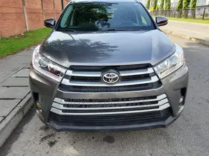 Toyota Highlander XLE 4x4 V6 (3.5L 6cyl 8A) 2017 Gray