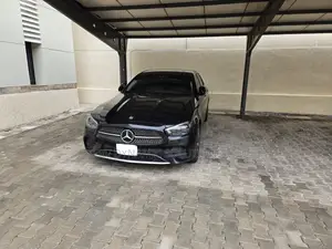 Mercedes-Benz E200 2022 Black