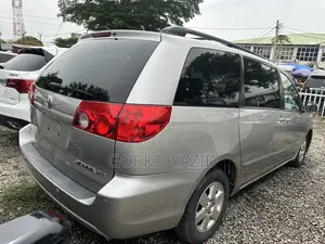 Toyota Sienna XLE 2008 Brown