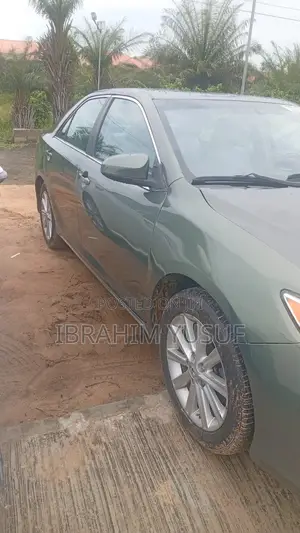 Toyota Camry XLE 4dr Sedan (2.5L 4cyl 6A) 2013 Gray