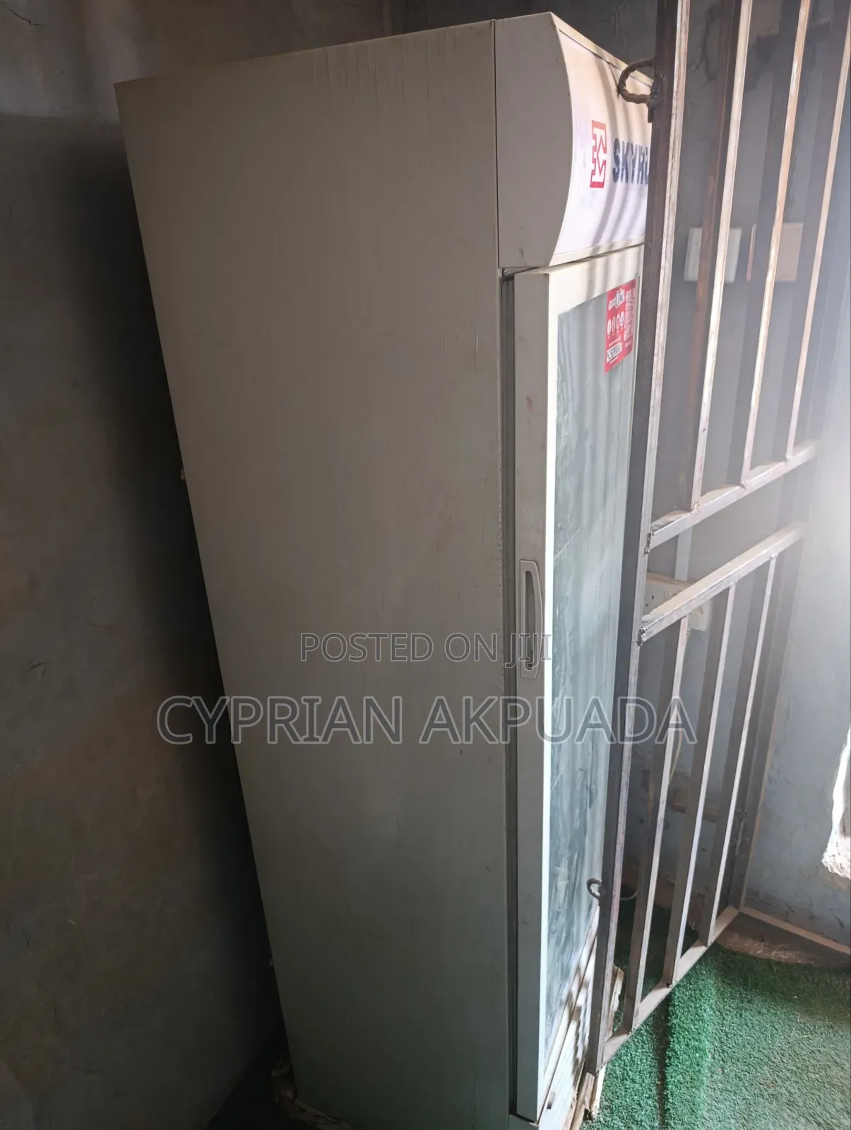 Skyrun Showcase Refrigerator