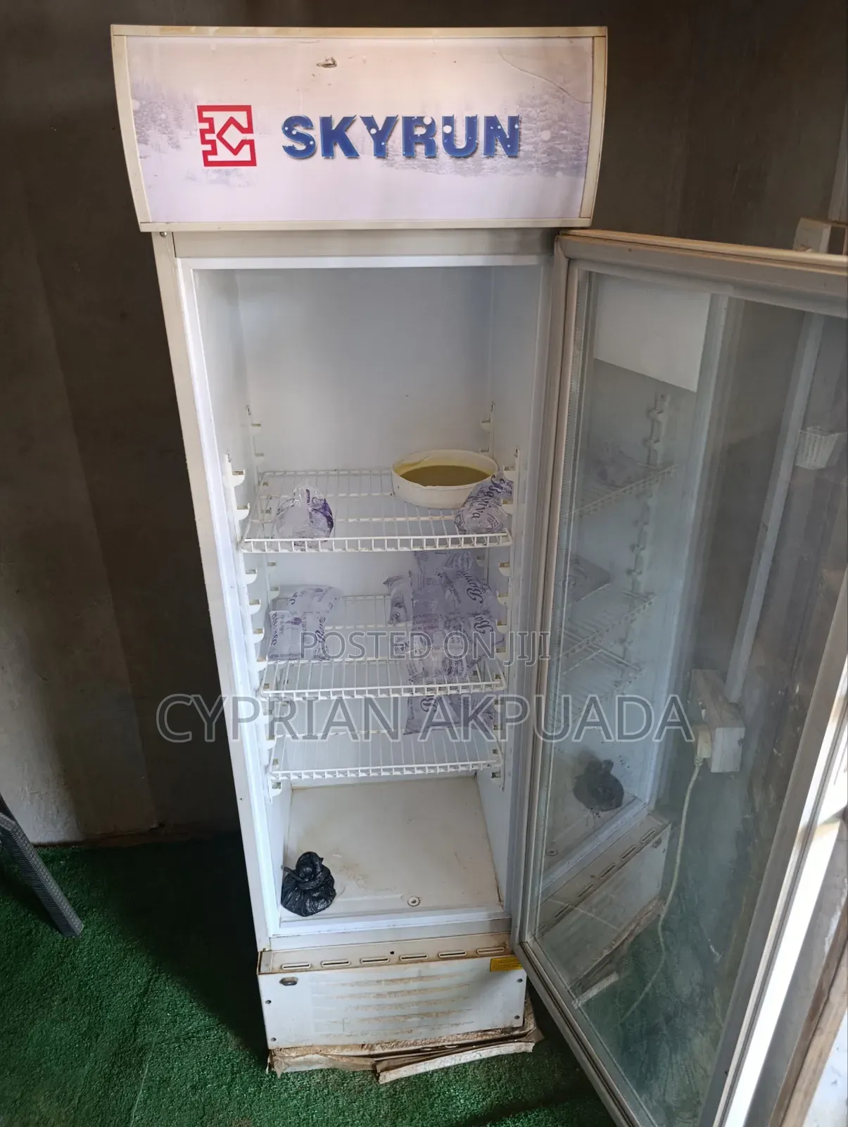 Skyrun Showcase Refrigerator