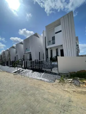 4bdrm Duplex in Chevron for sale