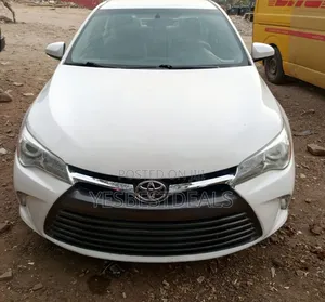 Toyota Camry LE 4dr Sedan (2.5L 4cyl 6A) 2016 White