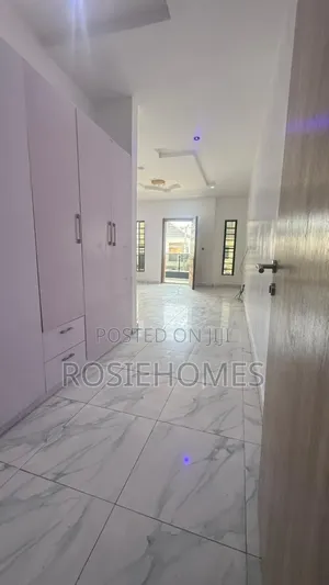 4bdrm Duplex in View Estate, Ikota for rent