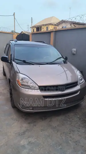 Toyota Sienna XLE 2005 Gold