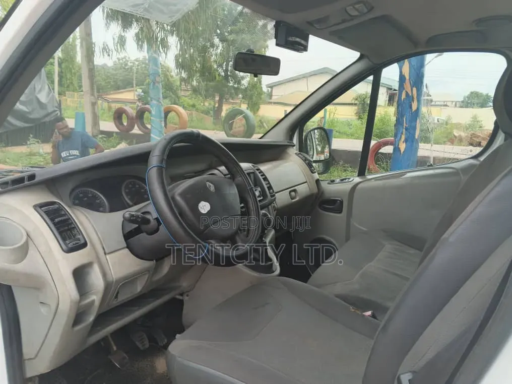 Renault Trafic 2012 White