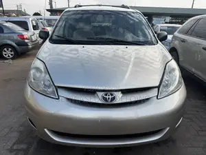 Toyota Sienna LE 2008 Gold