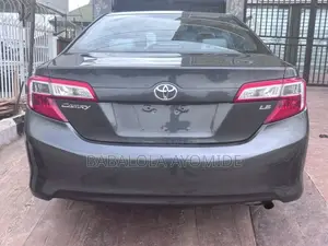 Toyota Camry LE 4dr Sedan (2.5L 4cyl 6A) 2012 Gray