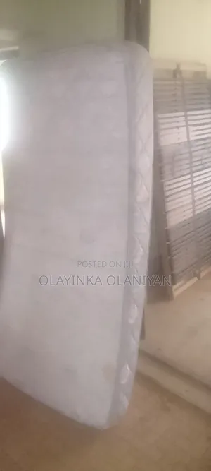 6ft X 3ft X 8" Thick Vitafoam Mattress