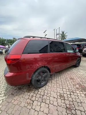 Toyota Sienna 2007 Red