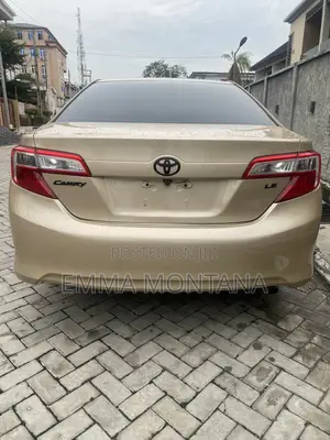 Toyota Camry 2012 Gold