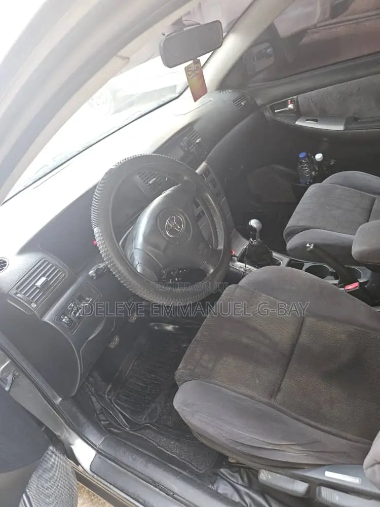 Toyota Corolla 2004 Gray