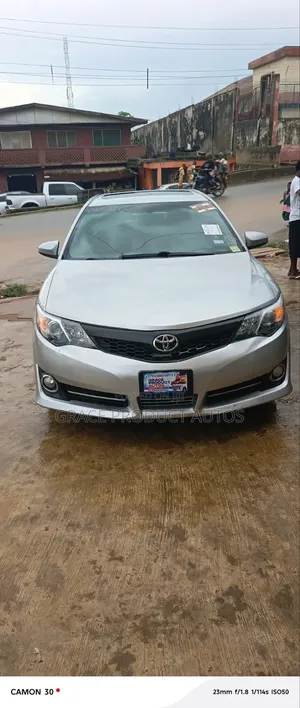 Toyota Camry SE 4dr Sedan (2.5L 4cyl 6A) 2014 Silver