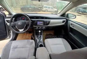 Toyota Camry SE w/Special Edition Pkg (2.5L 4cyl 6A) 2016 Silver