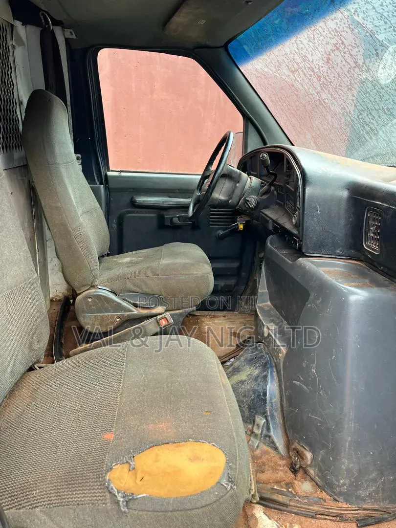 Ford E250 2006 Blue