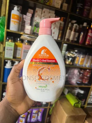 Roushun Vitamin C Plus Snail Essence Shower Gel